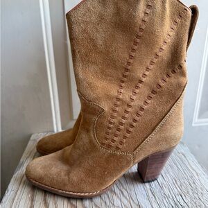 Women's Suede Mid-Calf Heeled Boot - Tan